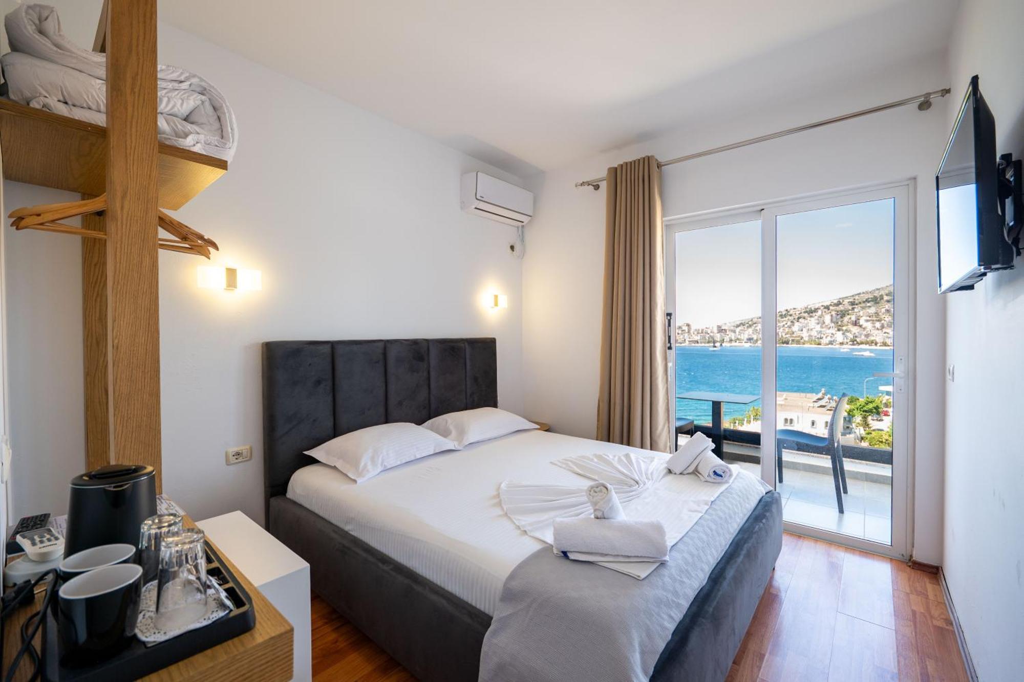Vola Hotel 4*